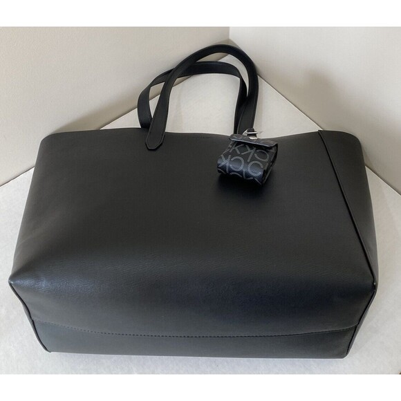 New Calvin Klein X-Large Reversible Tote in Signature Black with Snap Pouch - Picture 2 of 9